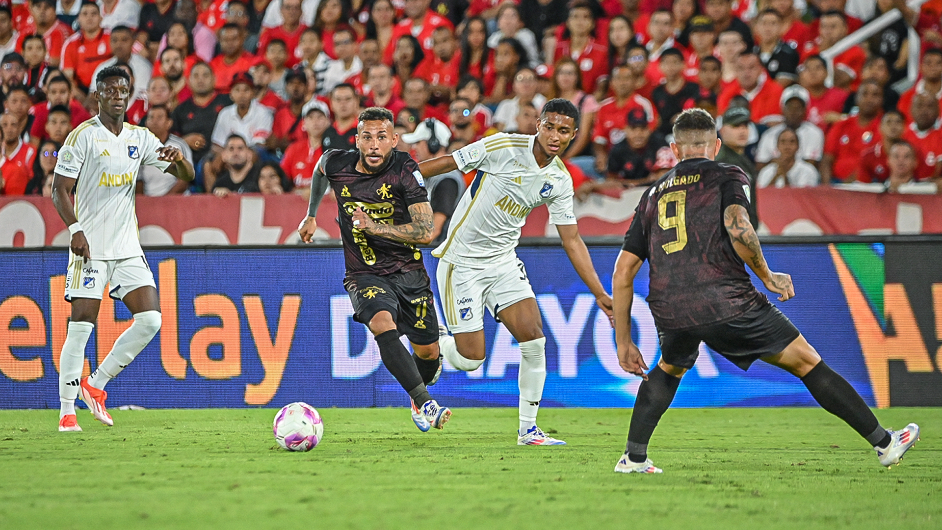 América de Cali se impuso ante Millonarios y se afianza en la cima