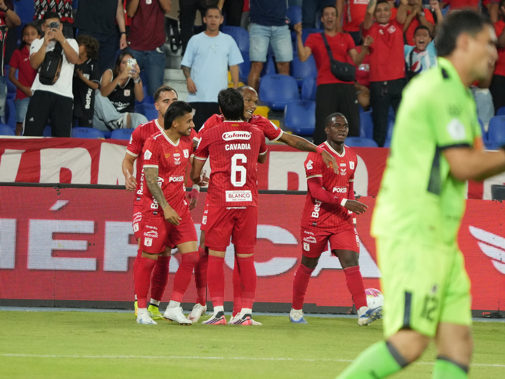 Lucumí firmó el final de una noche de autoridad escarlata